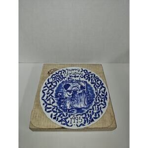 Merry Christmas A Happy Holiday To You Royal Crownford Staffordshire 1995 Plate